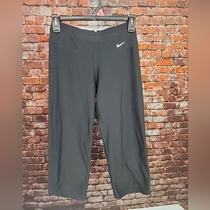 Nike Dri Fit Womens  Legging Mid Rise High Elastic Waist Solid Black Size S. 4B